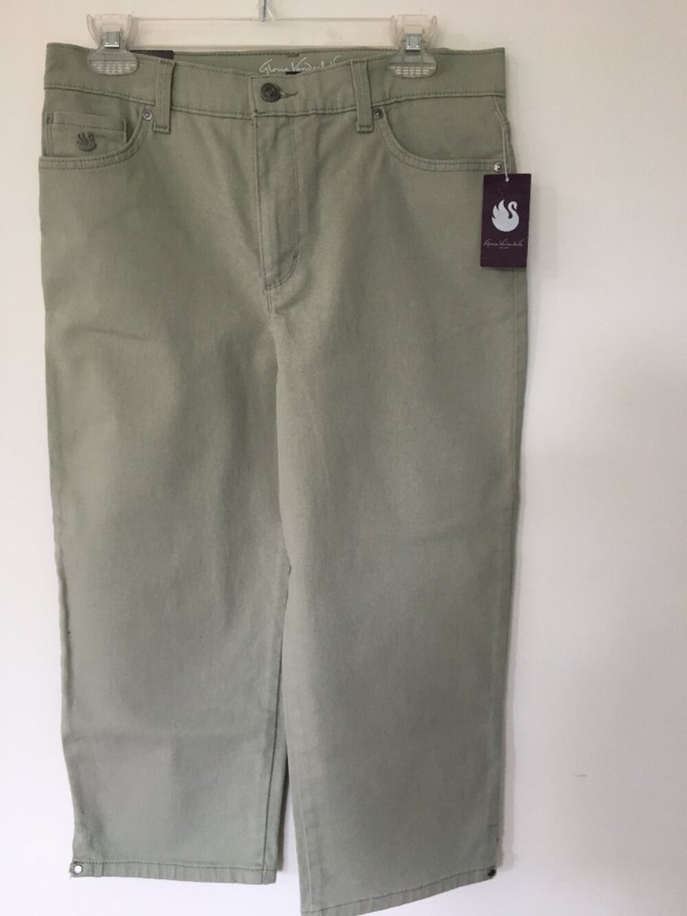 NWT Gloriaa Vanderbilt Amanda Capris Sz 10 Light Sage Green